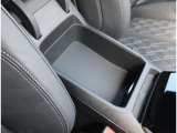 Audi正規ディーラーが高品質をお約束。高度な訓練・教育を受けたAudi専任メカニックが、100項目にもおよぶ精密な点検を実施。すべてクリアしたAudi車だけ、あなたのお手元に届けられるのです