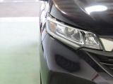 LEDヘッドライトは、点灯の瞬間から光量を発揮し、突然暗くなるトンネルなどでの安定感を高めます。