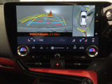 純正ナビ付です。もちろん車両後方を表示するバックガイドモニターが付いていて車庫入れ安心!