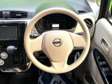 インテリアに合わせたデザインのステアリングは、運転される方のことも考え、運転しやすい形状、大きさです。是非一度、実際に触ってお確かめください。