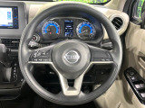 インテリアに合わせたデザインのステアリングは、運転される方のことも考え、運転しやすい形状、大きさです。是非一度、実際に触ってお確かめください。