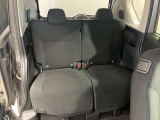 【後部座席】後席は320mmも前後にスライドできます!一番前に出せば、運転席から後席のお子さまに手が届きます♪