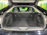 【パワーバックドア】スマートキーや運転席のボタンを押すだけでリアゲートが自動で開閉します!荷物を持っている時や、高い位置にあるバックドアを閉める際に便利な機能です♪