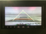 【バックカメラ】運転が苦手な方も車庫入れラクラクです!ギアをリバースに入れれば自動的に切り換わりますので、面倒な操作は不要です♪狭い駐車場もお車を傷つけず安心ですね!