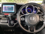 運転席周辺のスマートなレイアウトが、操作のしやすさを実現。快適なドライブをサポートします。