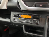 【オートエアコン】一度お好みの温度に設定すれば、車内の温度を検知し風量や温度を自動で調整。暑い&hellip;寒い&hellip;と何度もスイッチ操作をする必要はありません。快適な車内空間には必須の機能ですね♪