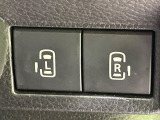 【両側パワースライドドア】スマートキーや運転席のスイッチで後席両側スライドドアの開閉が可能♪電動だから力を入れてドアを開ける必要が無く、小さなお子様でも簡単に開け閉めでき快適です♪