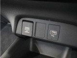 12V電源ソケット、USB接続端子!使いやすい場所に!装備が充実しています♪