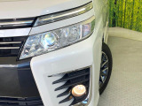 【LEDヘッドライト】悪天候や夜間走行時も良好な視界を確保し安心して運転できる高輝度LEDヘッドライトを装備!点灯速度が早く、消費電力も抑えられています。