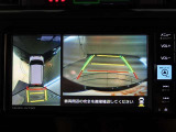 パノラミックビューモニター付きです。車両を上から見たような映像をモニター画面に表示。運転席からの目視では見にくい、車両周辺の状況をリアルタイムでしっかり確認できます。
