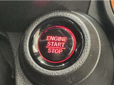 エンジンスタートボタンです。キーが車内にあれば、エンジンの始動・停止はブレーキを踏んでスイッチを押すだけ!キーを取り出す手間を省き、ワンプッシュでエンジンを操作するので簡単でスムーズです。
