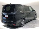 ご納車前にはエンジンオイル・オイルエレメント等を交換して、トヨタディーラーのエンジニアがしっかりと整備をさせていただきます。交換部品などについては、スタッフへお尋ねください。