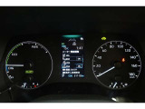 とっても見やすいメーターです。夜間時はラグジュアリーな気分にさせてくれる照明が魅力ですので、夜のドライブも楽しみになりますよ♪