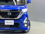 【ハイビームアシスト】先行車や対向車のライト、周辺の明るさに合わせて、ハイ・ロービームを自動で切り替え。切り替えのわずらわしさと切り替え忘れを無くしてくれます!