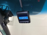 ドライブレコーダーが前方の監視をしてくれます。衝突や急ブレーキなどを感知した場合に、記録された動画が万が一の際に直前の状況を把握する手助けとなります。