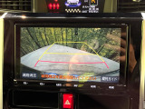 【バックカメラ】駐車時に後方がリアルタイム映像で確認できます。大型商業施設や立体駐車場での駐車時や、夜間のバック時に大活躍!運転スキルに関わらず、今や必須となった装備のひとつです!