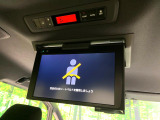 【フリップダウンモニター】大画面モニターで後席でもエンタメをお楽しみいただけます。小さなお子様にも大人気の装備です♪