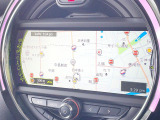 ●純正ナビ:一体感のあるナビは、高級感ある車内を演出してくれます。オーディオ機能も充実しておりますので、運転もより楽しめます♪
