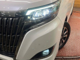 【LEDヘッドライト】悪天候や夜間走行時も良好な視界を確保し安心して運転できる高輝度LEDヘッドライトを装備!点灯速度が早く、消費電力も抑えられています。