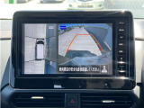 パノラミックビューモニター付きです。車両を上から見たような映像をディスプレイオーディオ画面に表示。運転席からの目視だけでは見にくい、車両周辺の状況をリアルタイムでしっかり確認できます。