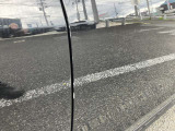 小さな傷があります