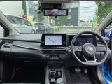 シンプルな運転席回りで操作も楽です
