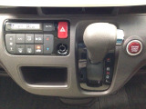 オートマチックシフトレバーは、手になじみ操作しやすい形状で安全運転にもつながります♪