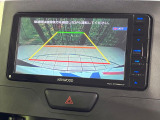 【バックカメラ】駐車時に後方がリアルタイム映像で確認できます。大型商業施設や立体駐車場での駐車時や、夜間のバック時に大活躍!運転スキルに関わらず、今や必須となった装備のひとつです!