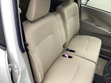 運転席まわりには十分なスペースがあり、大柄な方でもゆったり運転していただける環境です。