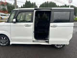助手席のスライドドアは、電動になりますので、軽い力で開閉できます!お子様の乗降りもしやすくなっています!