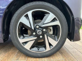 純正15インチアルミには165-55-R15サイズのタイヤが装着されています。