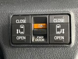 【両側パワースライドドア】スマートキーや運転席のスイッチで後席両側スライドドアの開閉が可能♪電動だから力を入れてドアを開ける必要が無く、小さなお子様でも簡単に開け閉めでき快適です♪