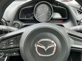 走行中の視線移動を少なくしたレイアウト。安心して運転に集中できるマツダ独自の運転環境。