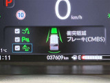 視認性に優れたメーターを採用しており、走行中でも車速や情報が分かりやすく表示されます。運転時の視線移動をむりのない範囲に抑え、快適で安心感のあるドライブをサポートします。