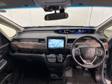 見通しの良い運転席回りとなっておりますので安心して運転をして頂けます!窓が大きいので明るく開放的な室内です