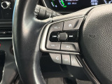 ステアリングにオーディオ操作スイッチが付いています。オーディオ画面に直接タッチしなくても操作が出来ますので、運転に集中できます。