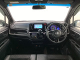 【前方視界】開放的な前方視界!運転がしやすく疲れにくいです♪窓が大きく、見通しがとっても良いおクルマですよ♪