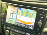 【アラウンドビューモニター】専用のカメラにより、上から見下ろしたような視点で360度クルマの周囲を確認することができます☆死角部分も確認しやすく、狭い場所での切り返しや駐車もスムーズに行えます。