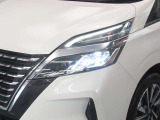 夜間走行の様々な局面に向けて、LEDヘッドランプで視認性をしっかり確保☆ハロゲンヘッドランプのおおよそ2倍の光量で、広範囲に明るくドライバーをサポートしてくれます。