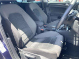欧州車らしく硬めのシートが体を程よくつつみこみ、長距離でも快適に運転できます。