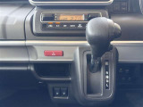 【シフトレバー操作部】快適な車内環境が維持できる「オートエアコン」搭載です☆