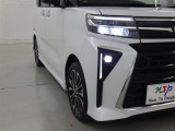 明るいライトが夜道を明るく照らしてくれます。 運転する上で、道路状況をいかに早く認識できるか重要なポイントです。 白色光が暗い道も明るく照らしてくれますよ。