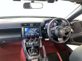 運転席周りのレイアウトをご覧ください。ナビゲーションが綺麗に装着されすっきり収まってますね!