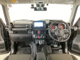 【前方視界】開放的な前方視界!運転がしやすく疲れにくいです♪窓が大きく、見通しがとっても良いおクルマですよ♪