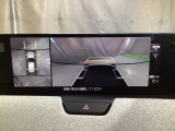 狭い場所での駐車やすれ違いなどでより的確な運転操作に役立つ360&deg;ビューモニターが装備されています。