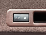 【パワーバックドア】スマートキーや運転席のボタンを押すだけでリアゲートが自動で開閉します!荷物を持っている時や、高い位置にあるバックドアを閉める際に便利な機能です♪