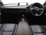 ◆視界広々で非常に運転しやすくロングドライブでも疲れを感じさせないすっきりとまとまったインパネ周りです。