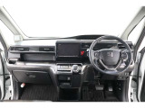 操作性に優れた運転席となります!小物入れや各ボタンの配置にこだわり、使いやすいです!座り心地もよく視認性も良好なのでロングドライブもお任せ下さい!