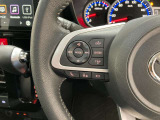 運転中、オーディオの操作をしてて、ハッとしたことはありませんか?ステアリングスイッチは、運転中でもハンドルでオーディオの操作が可能です。安全なドライブをサポートします。