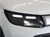 【LEDヘッドライト+デイタイムランニングランプ】主流のLEDヘッドライトに、日中でも他者からの視認性を良くするデイタイムランニングランプ装備!スタイリッシュでかっこよく仕上がっています。